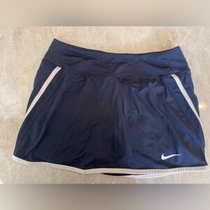 Nike Women’s Navy blue and white tennis skirt